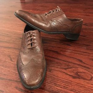 Donald Pliner wingtip men’s dress shoe