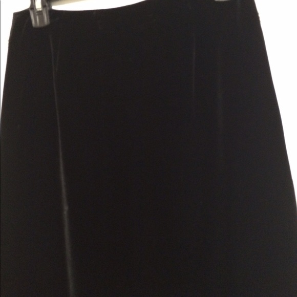 Ann Taylor Loft velvet black skirt EUC  Size 4 long black skirt - Picture 2 of 6