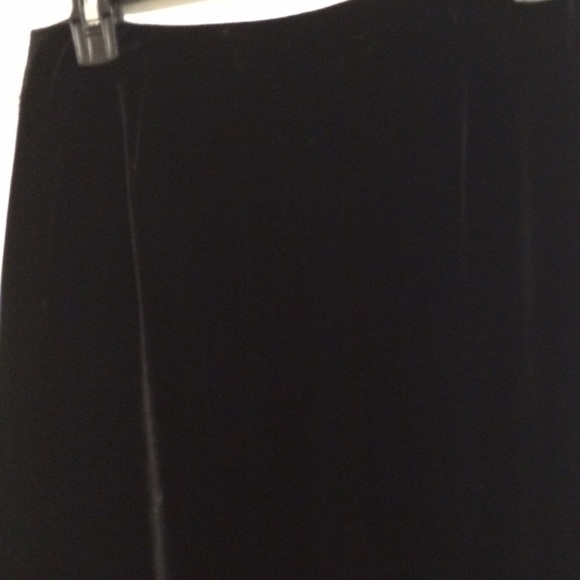 Ann Taylor Loft velvet black skirt EUC  Size 4 long black skirt - Picture 6 of 6