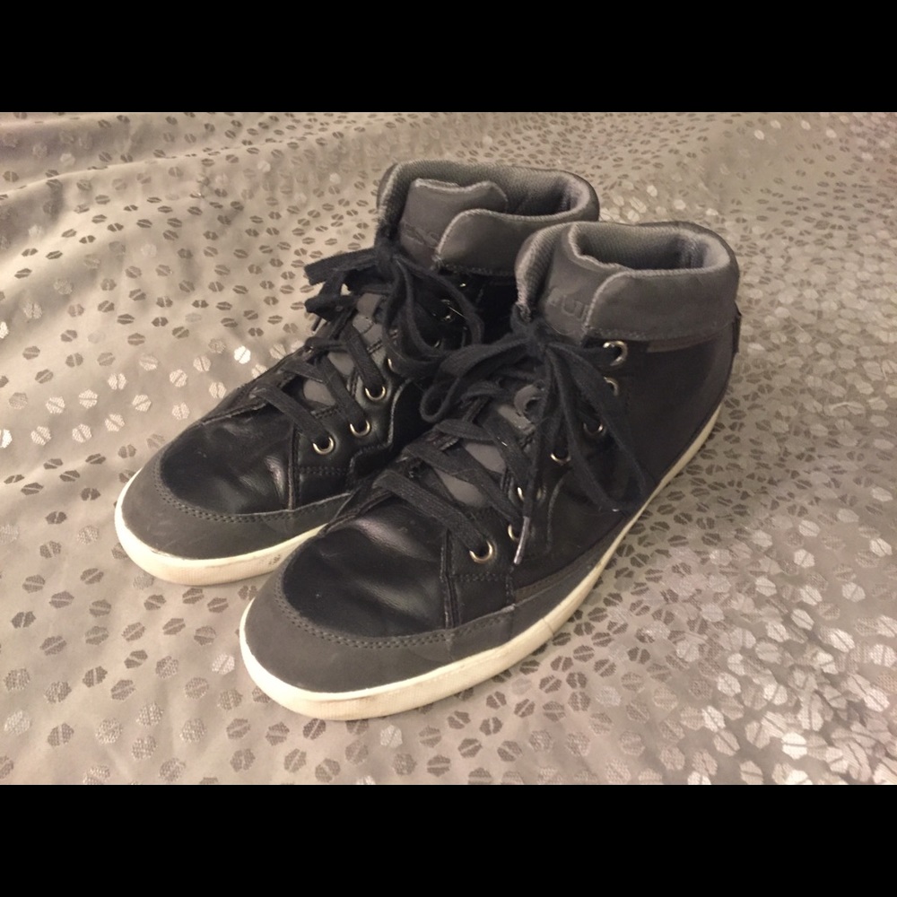 Guess shoes- men’s 10