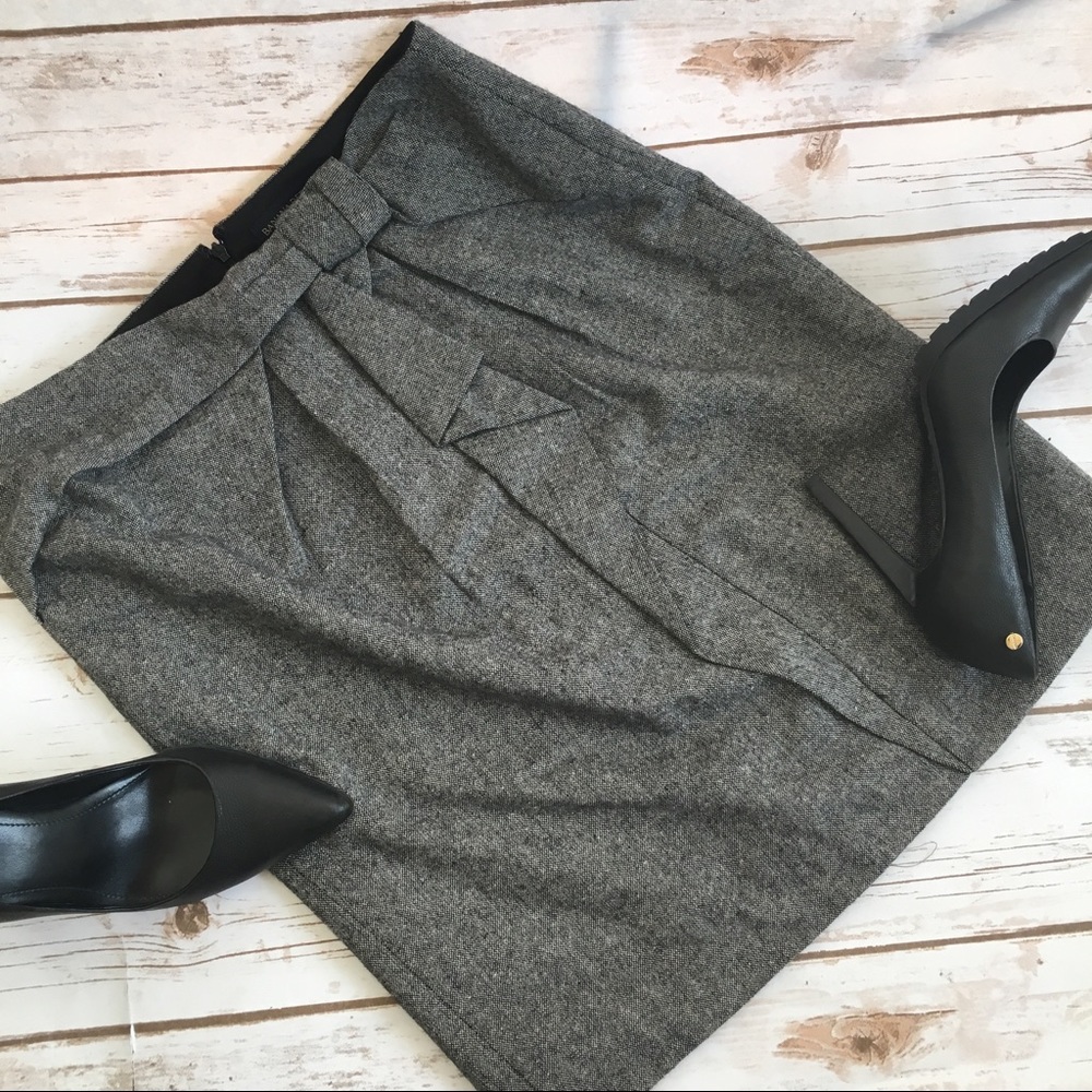 -new- Banana Republic • Black Skirt