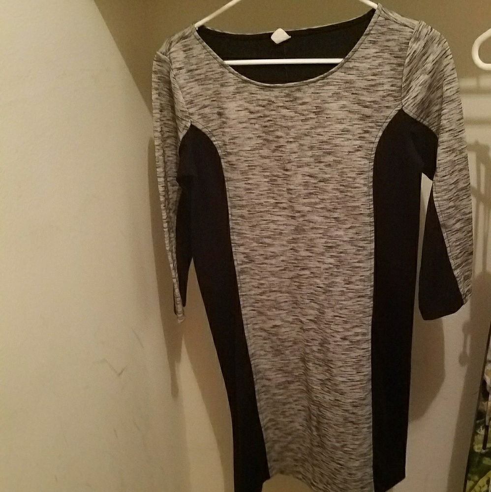 Old navy size small black white fitted longsleeve
