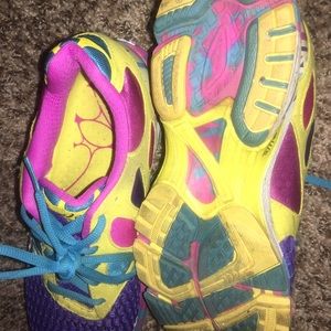 Asics nosa barely worn 7.5 waterproof so rare