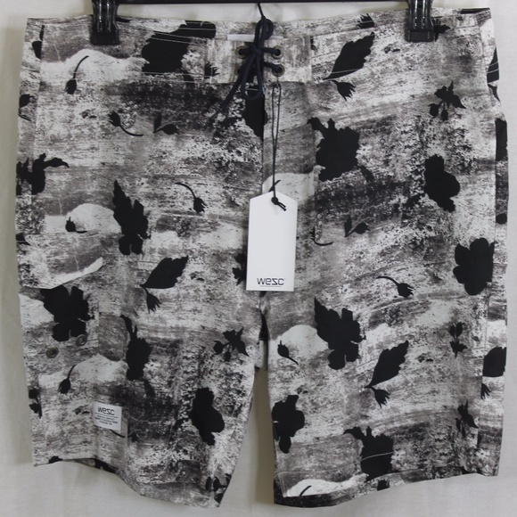 WESC DORIAN BOARD SHORTS SIZE XL NWT - Picture 1 of 5