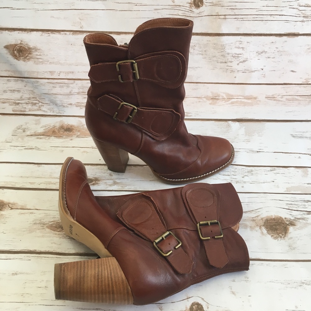 Steve Madden • Leather Boots