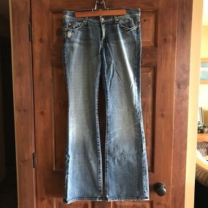 Practically new! 7FAMK Light/Med Wash Jeans