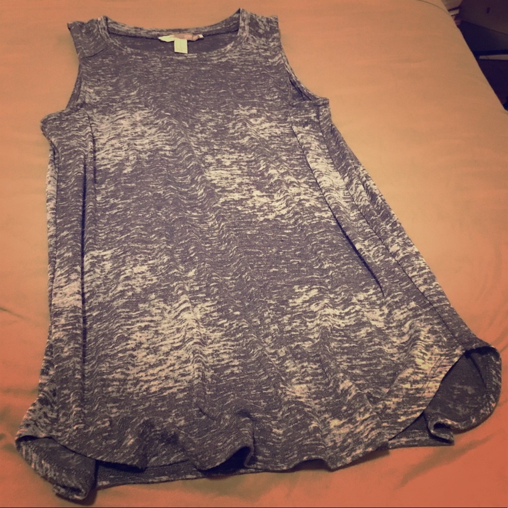 Forever 21 - Sleeveless Shirt - XS ~ Gray & White