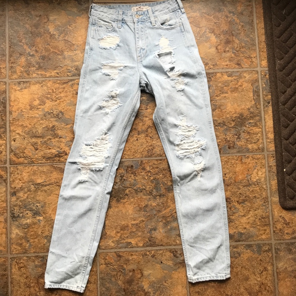 Distressed boyfriend Hollister jeans
