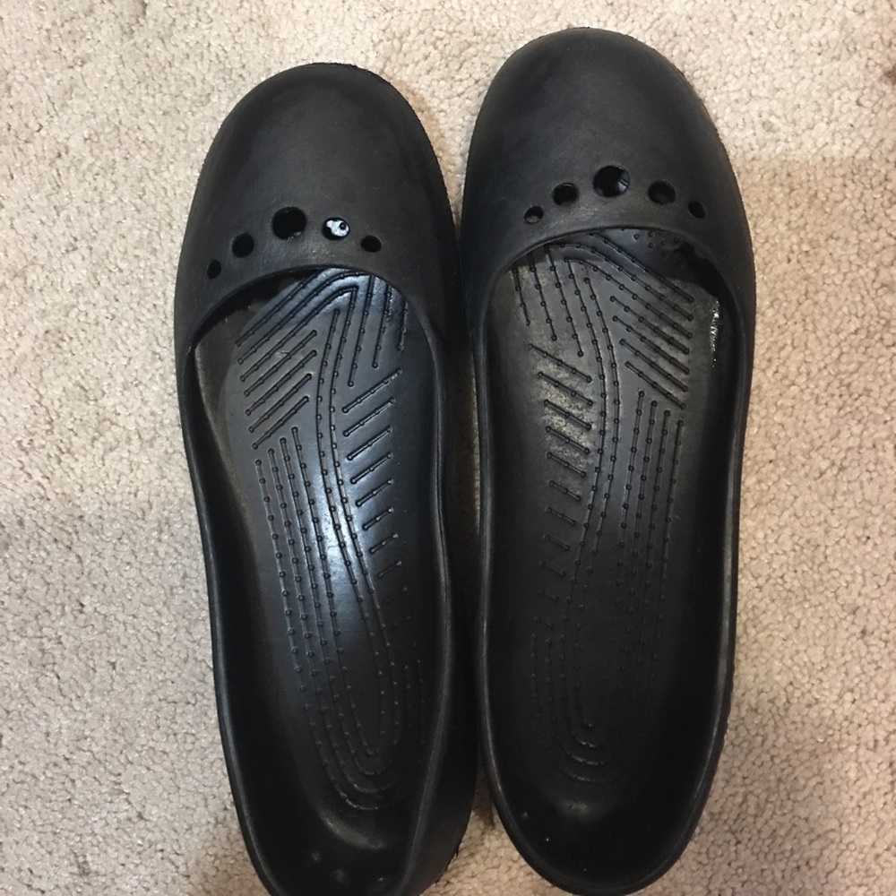 Size 8 crocs black