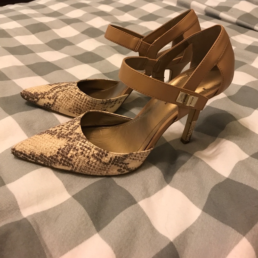 BCBGeneration Two Tone Pumps