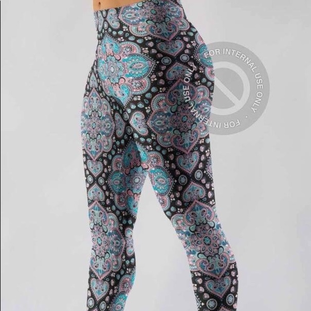 Sold Out!!! 💜GORGEOUS CUSTOM PRINT LEGGINGS💜