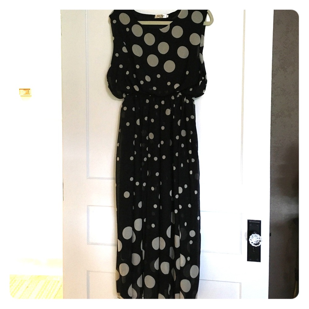 Maxi dress fits like xl. NEW, no tags