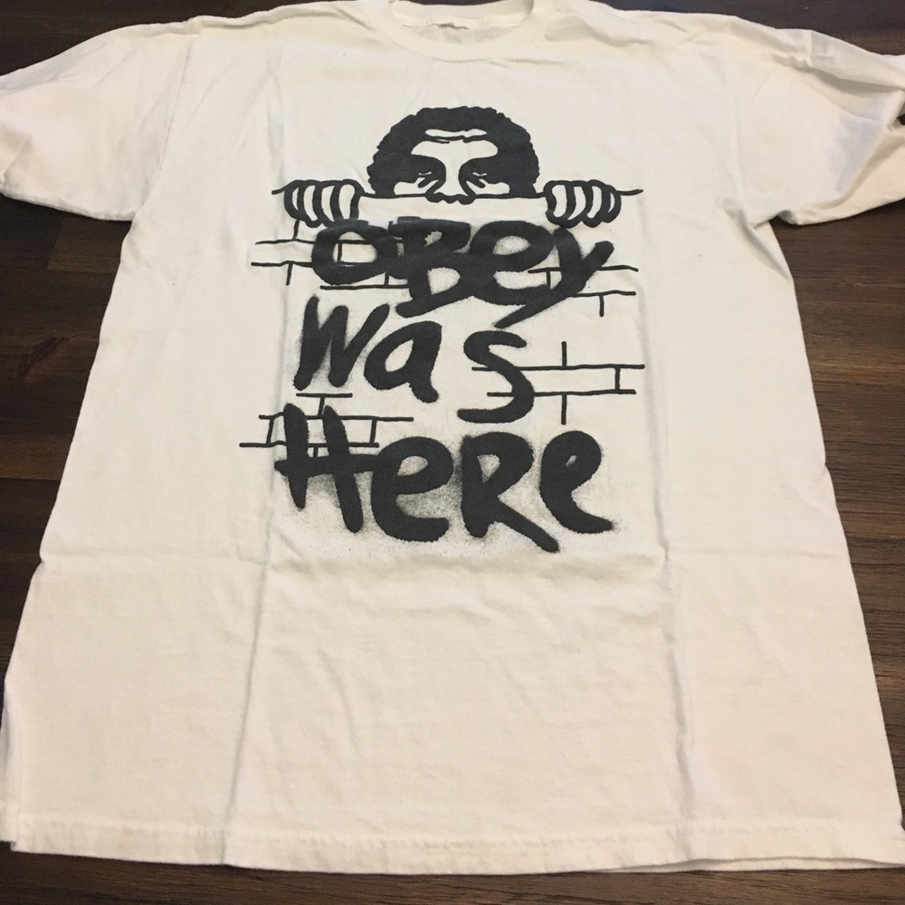 Obey men’s tee size medium