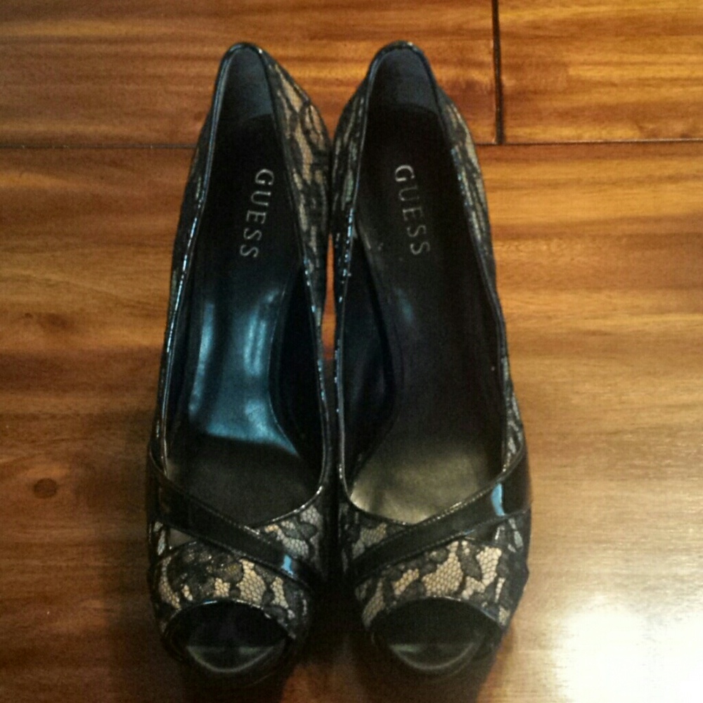 Guess brand pump heel