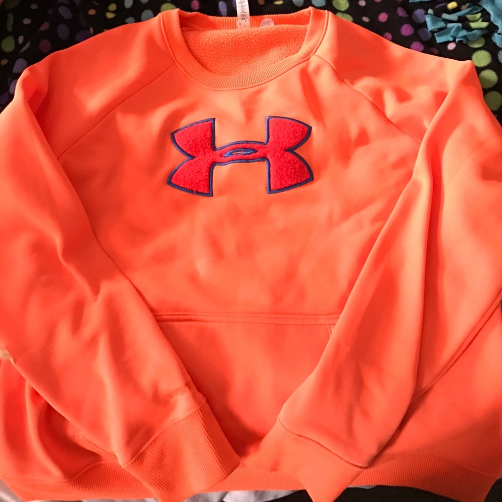 Women's under armour sweatshirt with no hood