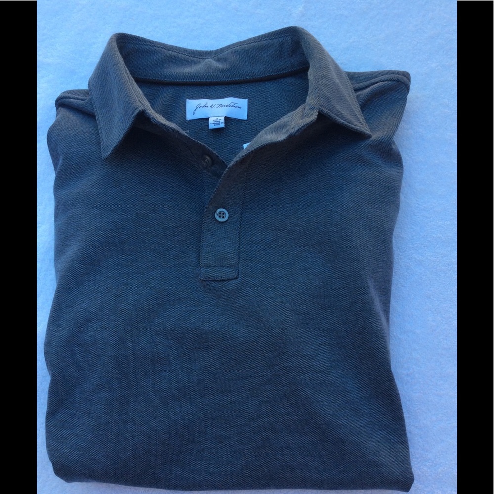 Men’s Nordstrom Brand short sleeve shirt.