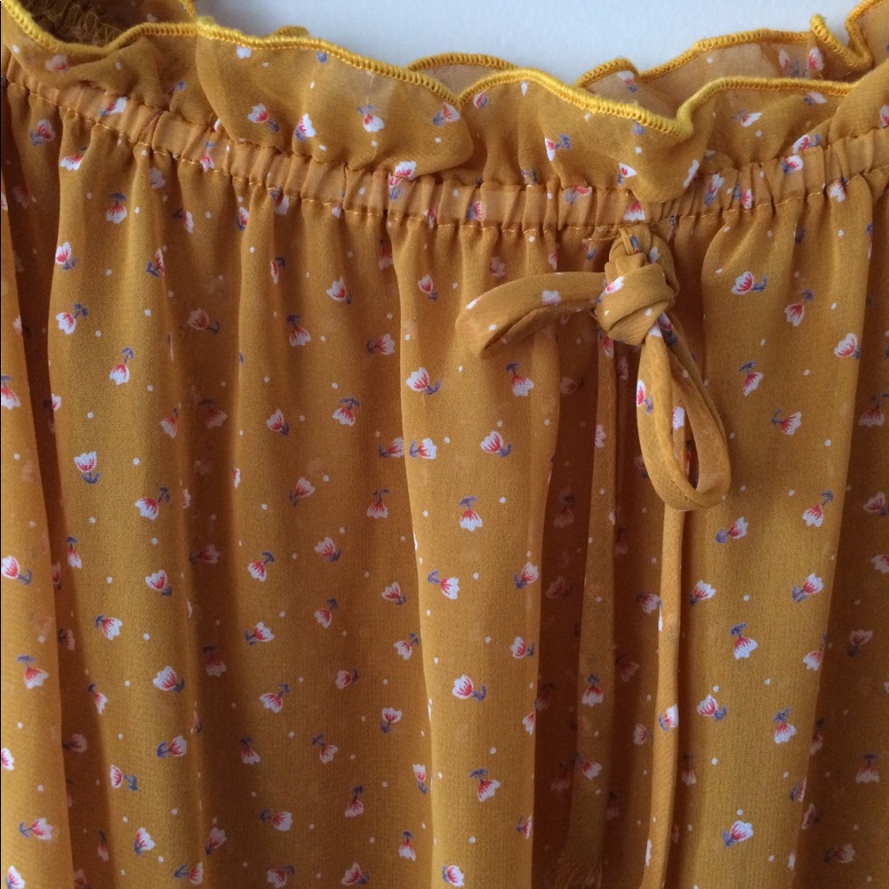 Floral Ruffle Blouse - Picture 3 of 3