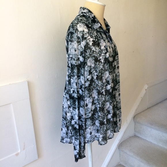 Nicole Miller Ghost Flowers Button Down EUC - Picture 5 of 8
