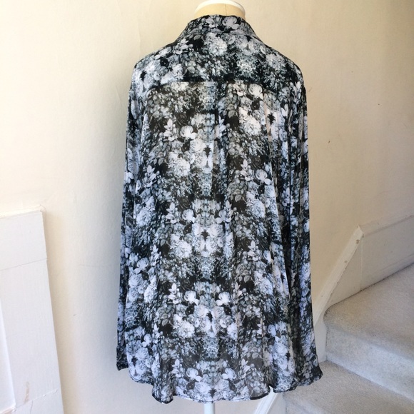 Nicole Miller Ghost Flowers Button Down EUC - Picture 6 of 8