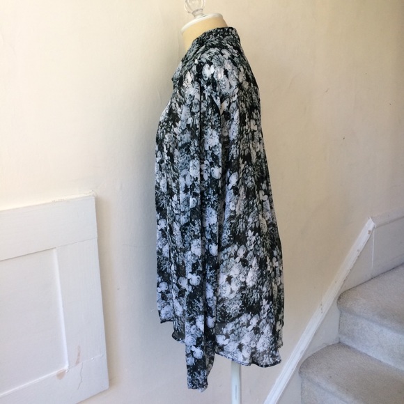 Nicole Miller Ghost Flowers Button Down EUC - Picture 7 of 8