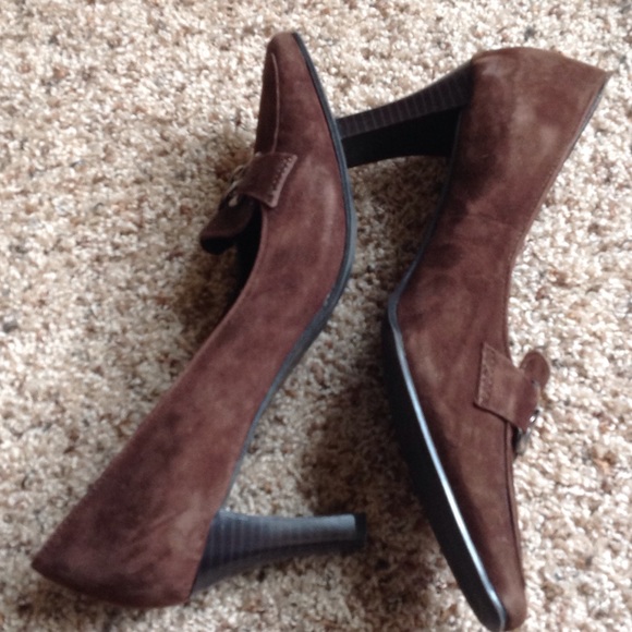 Brown Suede pumps - Picture 2 of 4