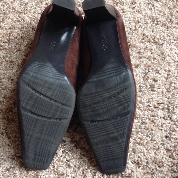 Brown Suede pumps - Picture 3 of 4