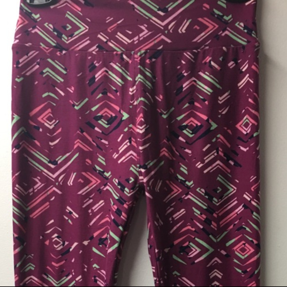LuLaRoe OS NEW Purple Leggings, Geometric diamond