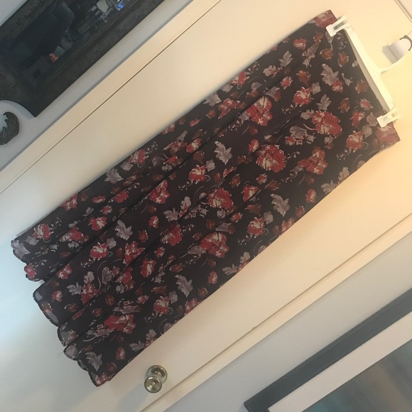 The perfect fall skirt. - Picture 1 of 2