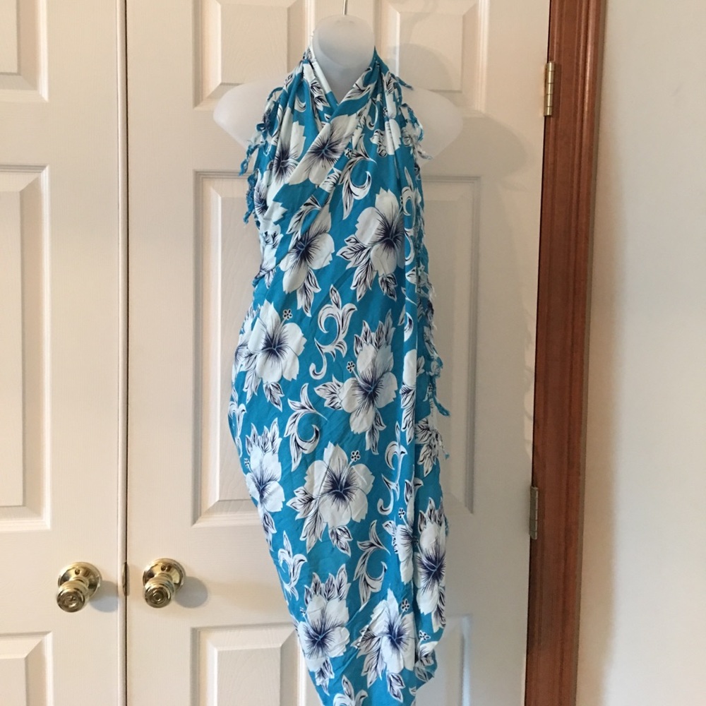 NWT 64”x 40” Blue/white floral sarong.