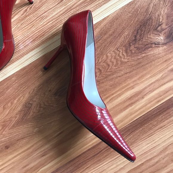 Pinstriped Holiday Heels - Picture 3 of 4