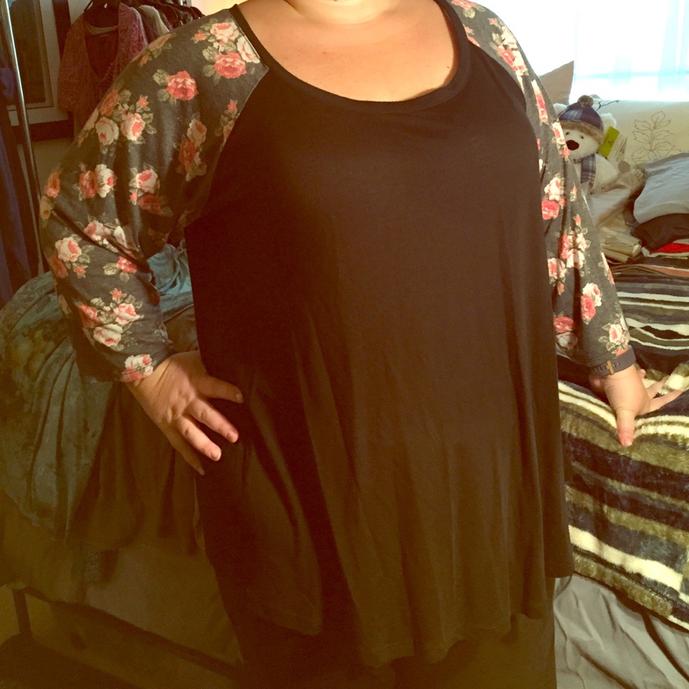 My favorite floral sleeve raglan shirt Torrid SZ 4