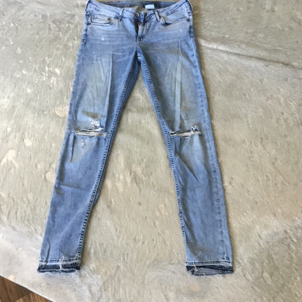 Super Skinny Distressed Lightwash Jean