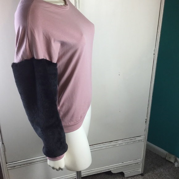 🇮🇹 Pink and Black Sweatshirt Purchased in Italy - Picture 2 of 5