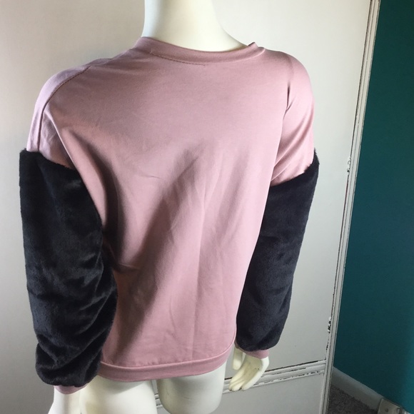 🇮🇹 Pink and Black Sweatshirt Purchased in Italy - Picture 3 of 5