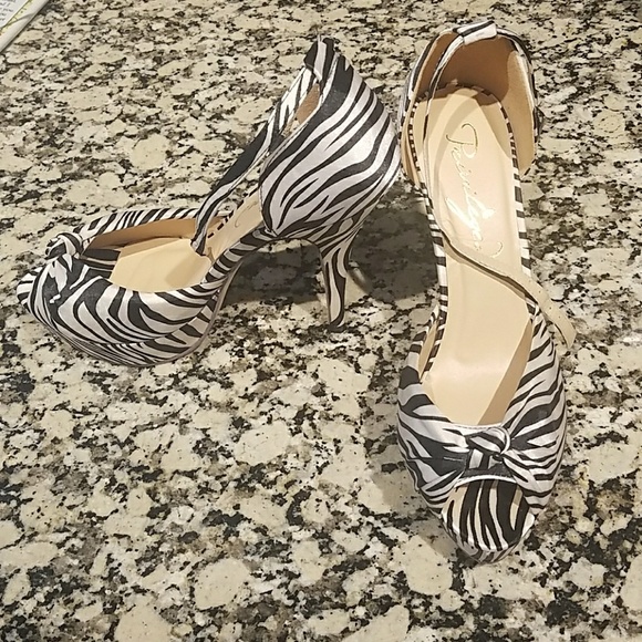 Heels - Picture 2 of 4