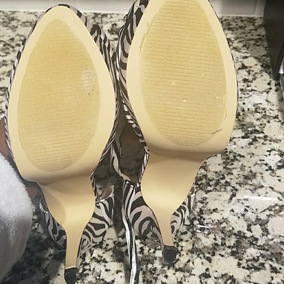 Heels - Picture 4 of 4