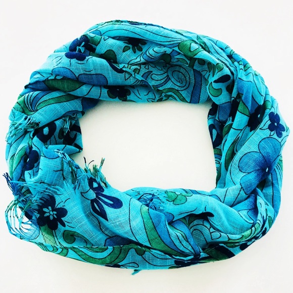 ✅FLOWERY BLUE SCARF - Picture 1 of 3