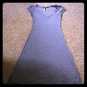 BCBGMAXAZRIA GREY VNECK TSHIRT DRESS