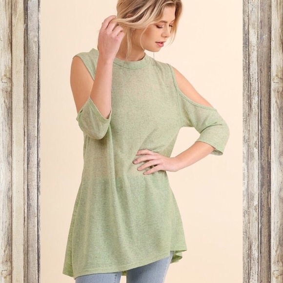 Sale🔥Umgee Cold shoulder tunic - Picture 2 of 8
