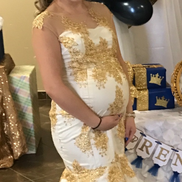 Maternity Gown - Picture 2 of 3