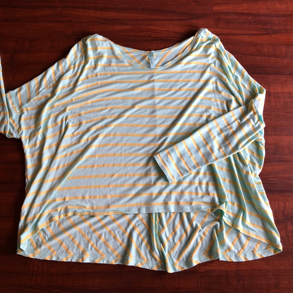 Loila 3/4 hi-low top