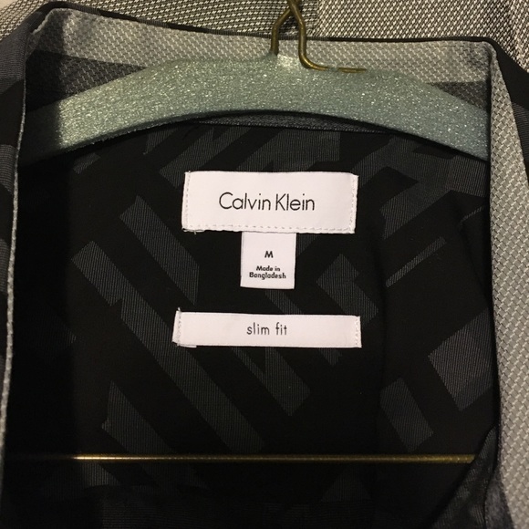Gray & Black Calvin Klein shirt (M) - Picture 2 of 4