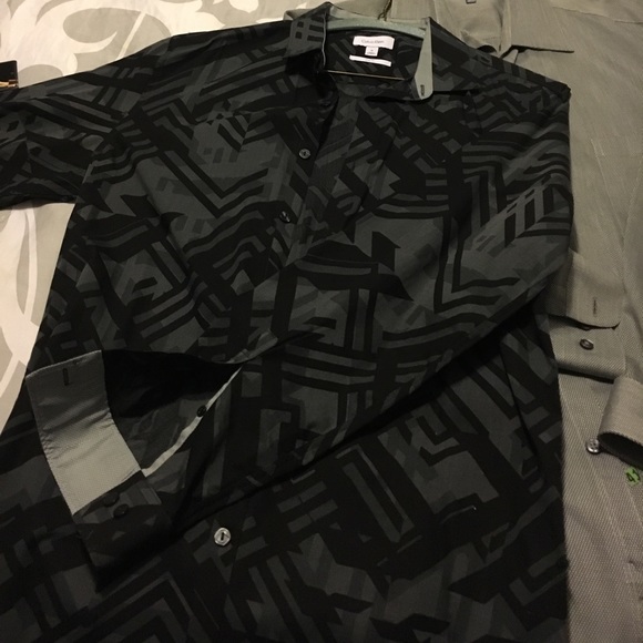 Gray & Black Calvin Klein shirt (M) - Picture 3 of 4