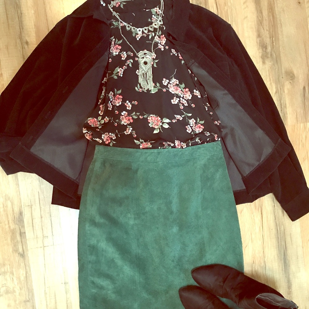 💯 % Leather Pencil Skirt