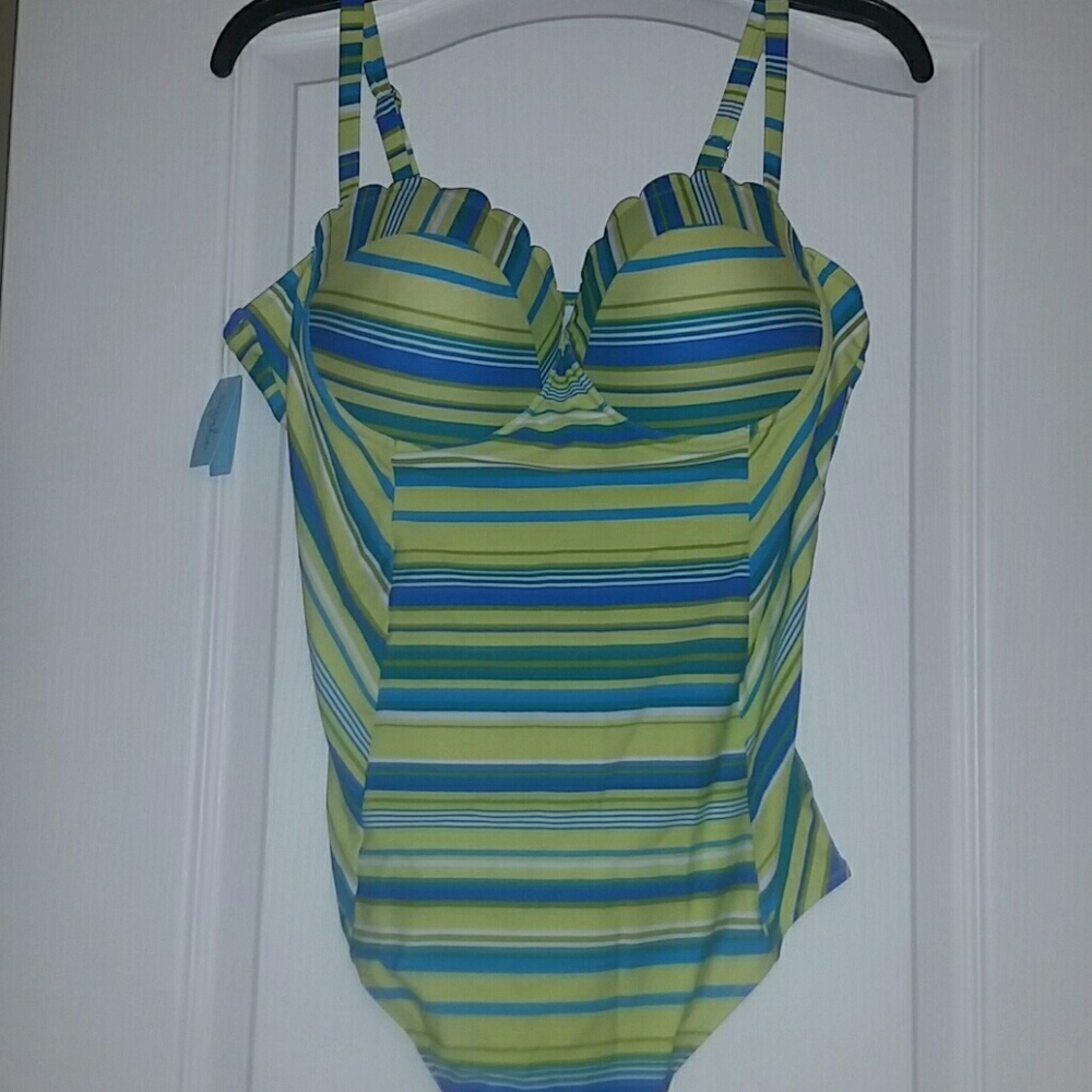 One piece swimsuit with bra cups