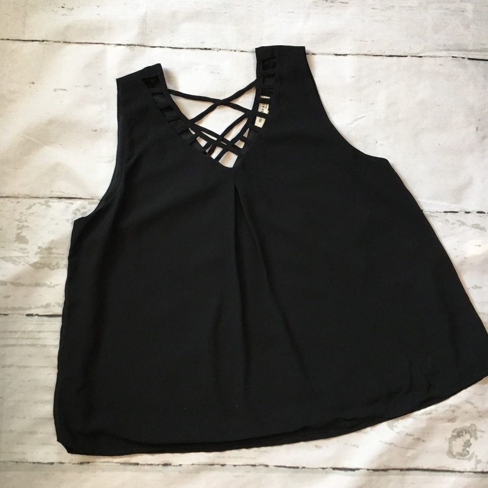 Black loose crossover top