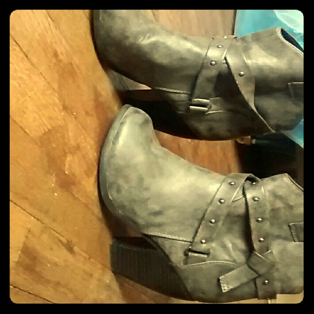 Grey fall boots
