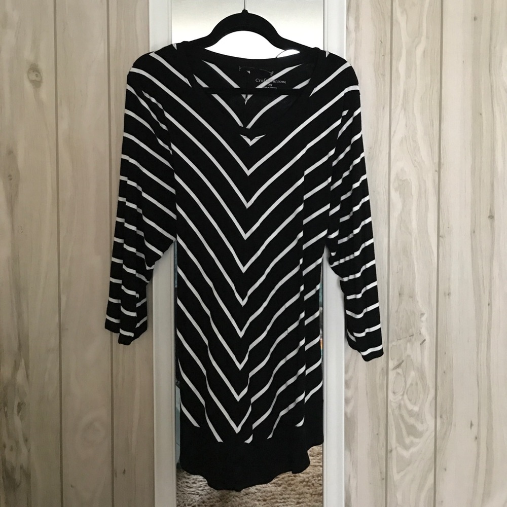 Soft stretchy blouse with stripes in a V design.