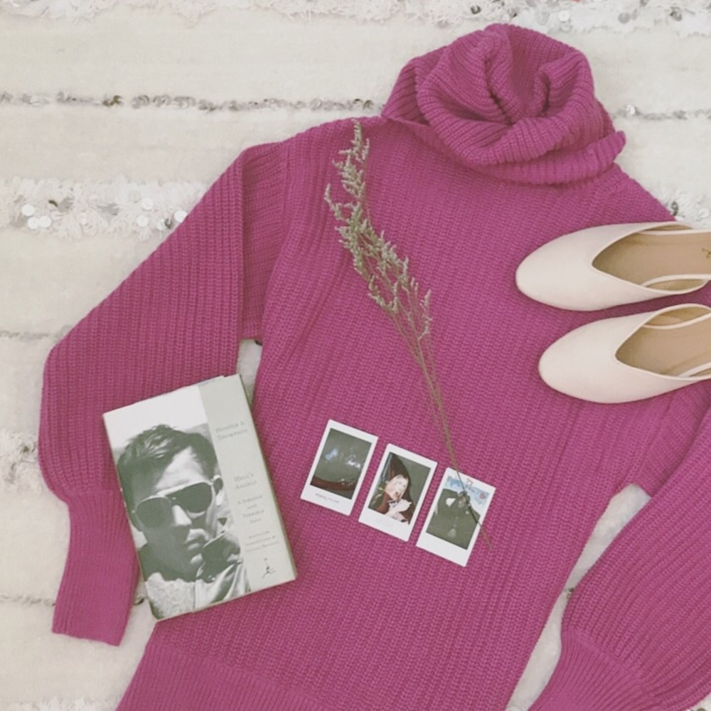 • 80s Retro • Oversize Magenta Turtleneck Tunic •