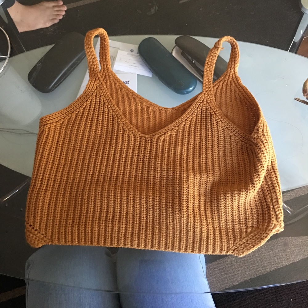 Orange knit crop top ✨